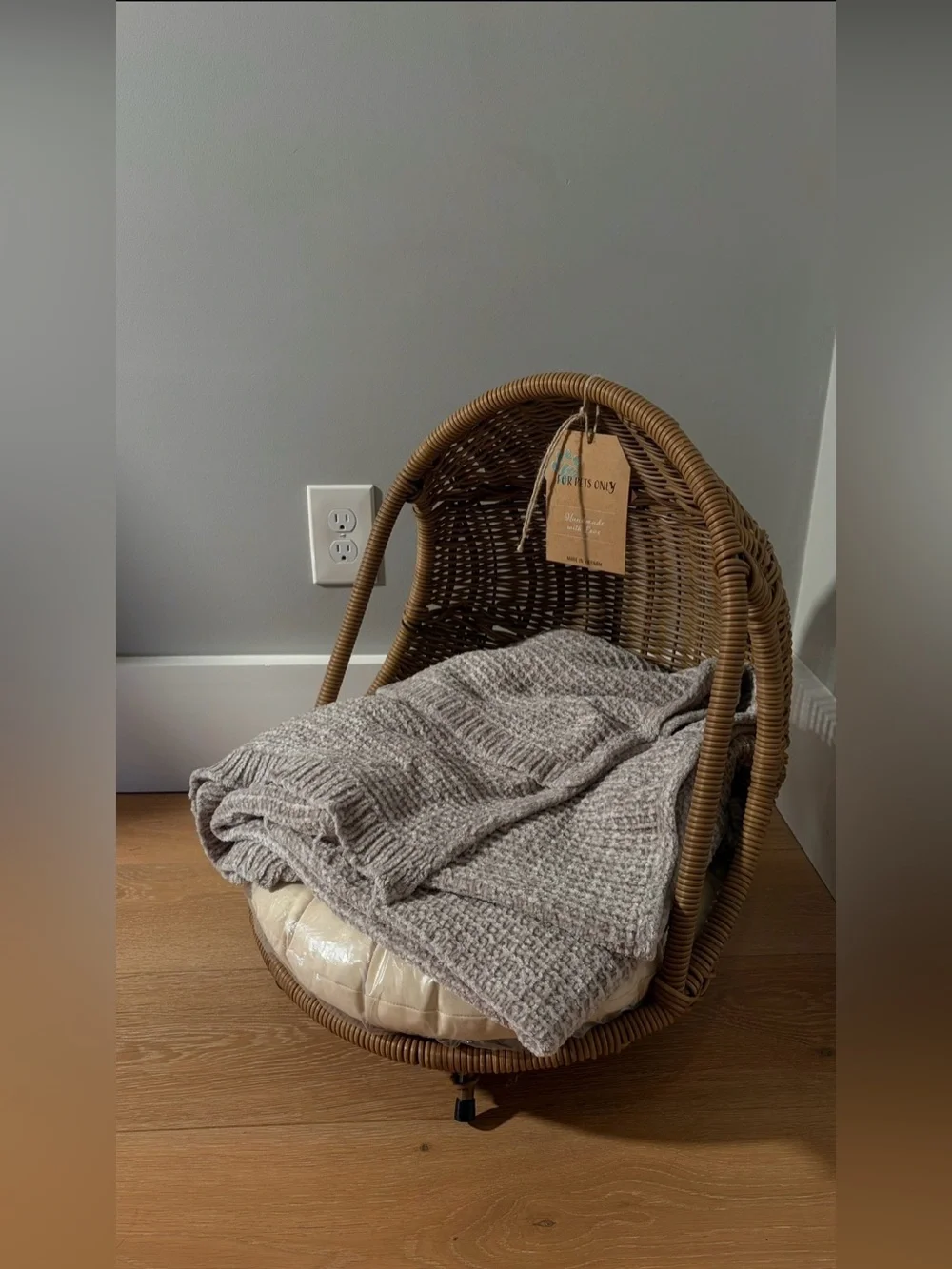 Wicker Pet Bed with Cream Cushion